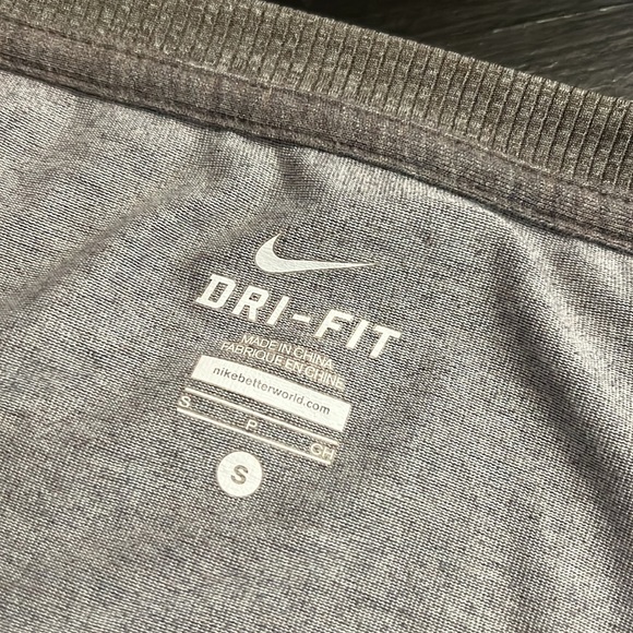 Nike dri fit top women’s small - Picture 6 of 7